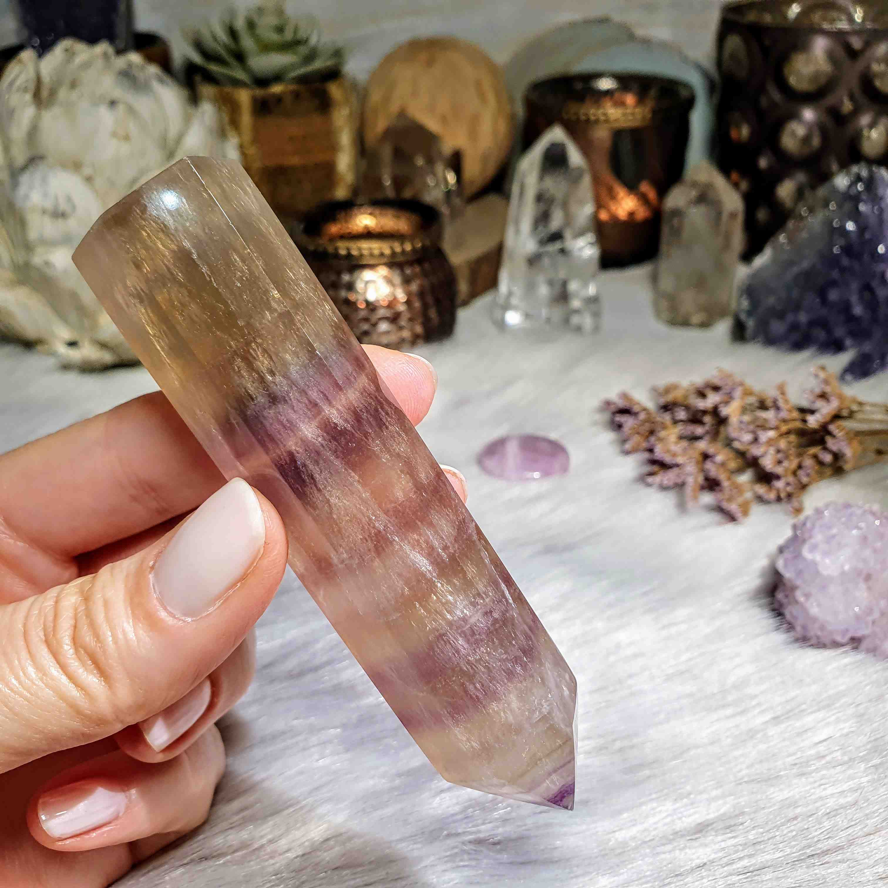 Fluorit - broušený obelisk z Číny D. 108 g 10 cm 