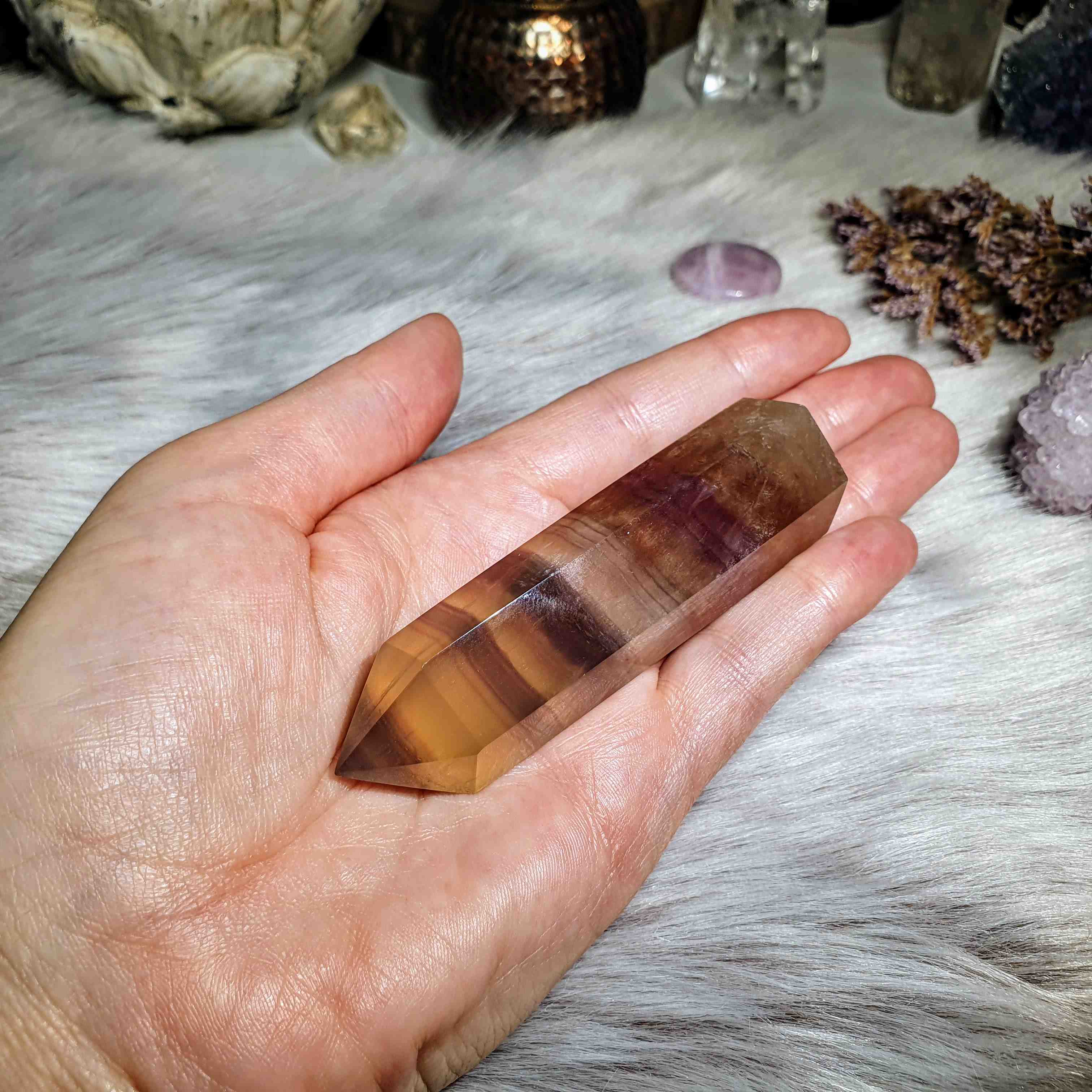 Fluorit - broušený obelisk z Číny F. 112 g 9 cm 