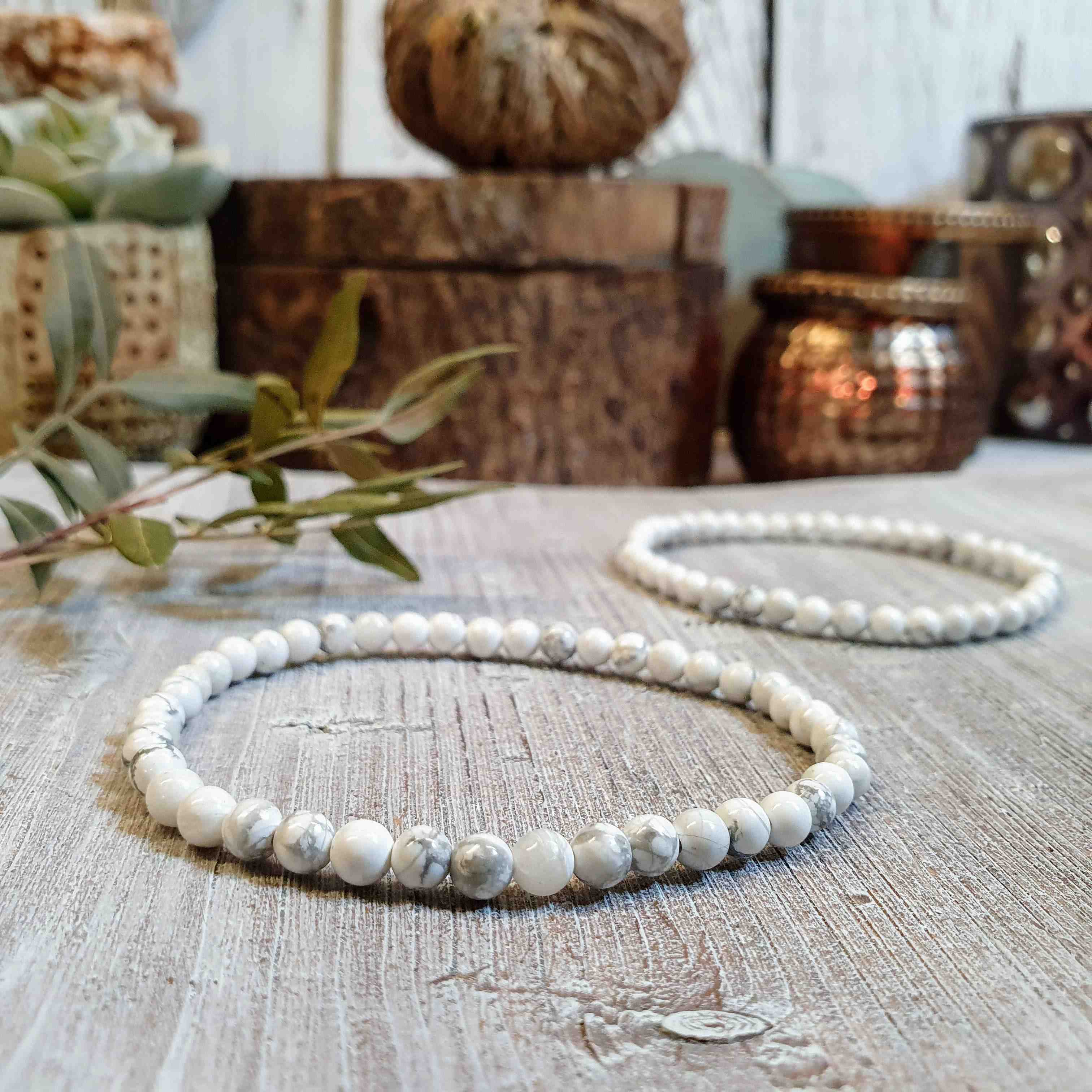 NÁRAMEK Z MINERÁLU MAGNEZIT 4 mm