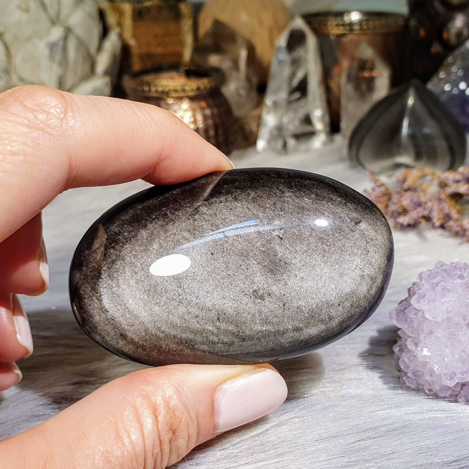 Obsidián stříbrný - ručně broušený a leštěný úhledný valounek - hmatka v extra kvalitě z Mexika B. 89 g