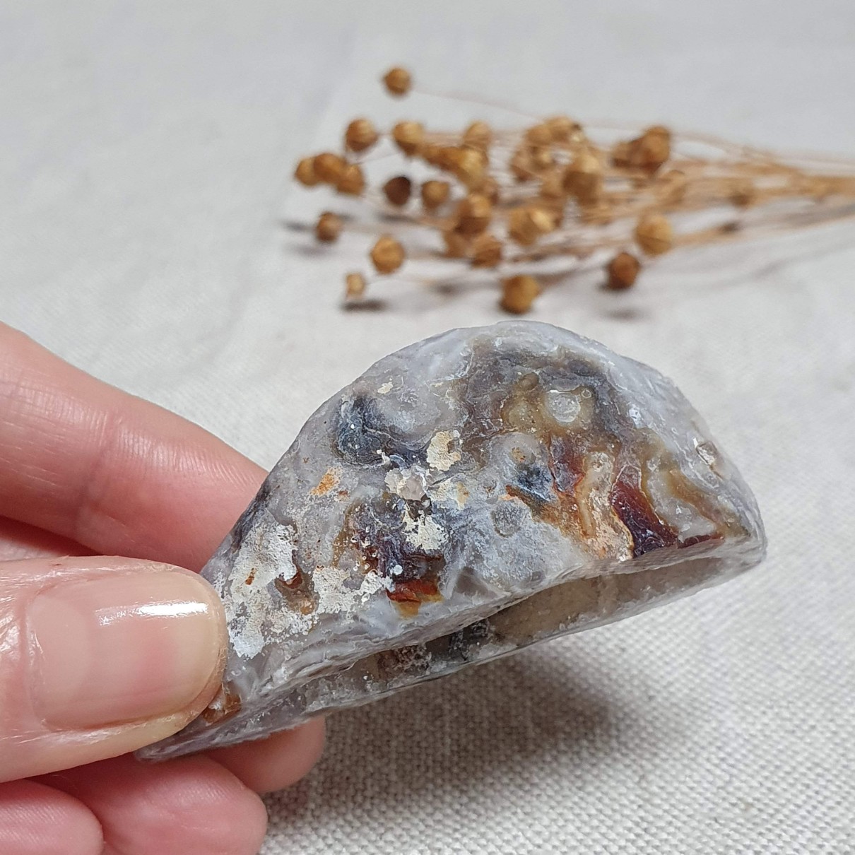 Peříčkový achát - jedna polovina leštěné geody v top kvalitě z Brazílie O. 40 g 