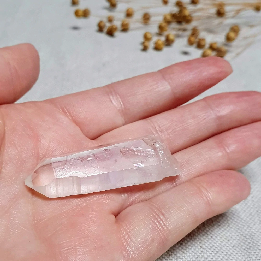 Křišťál - surový mistrovský krystal se sametově matným povrchem ~ mimořádný kus v extra kvalitě z Brazílie L4. 15 g ~ Laserová hůlka