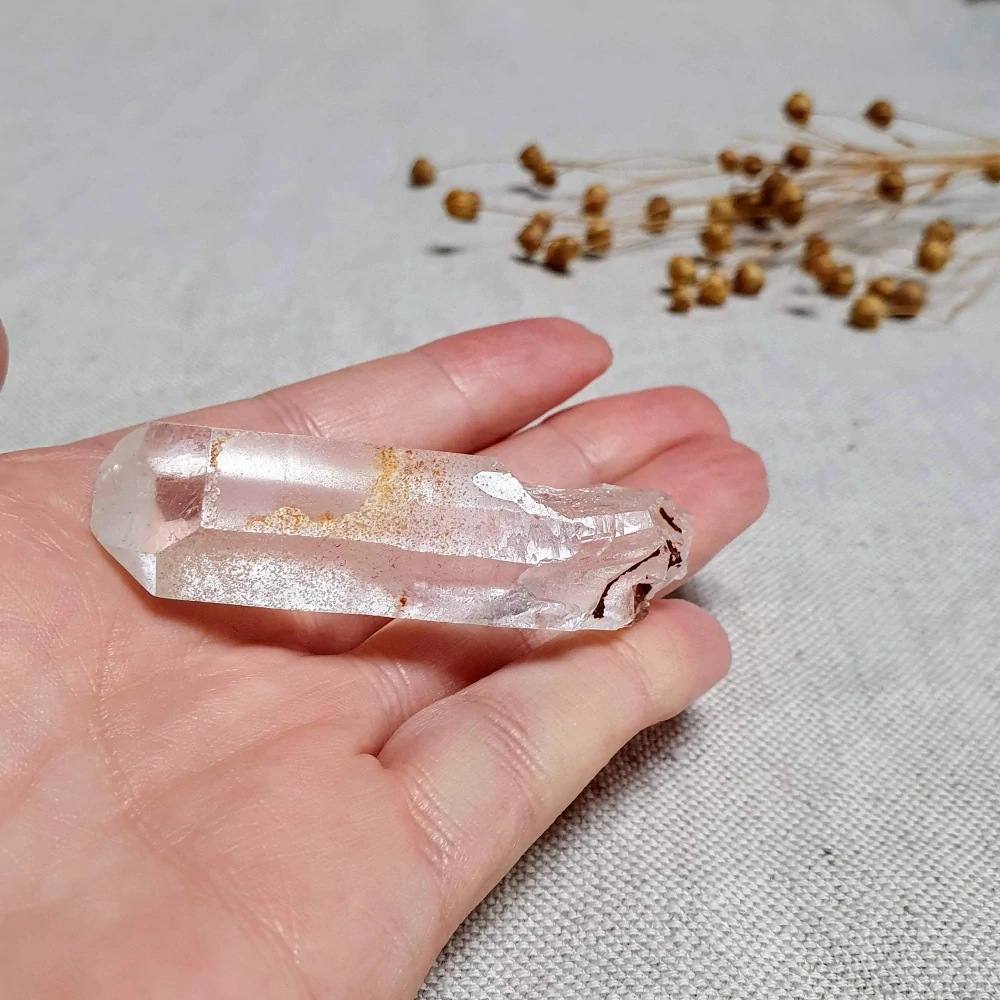 Křišťál - surový mistrovský krystal v extra kvalitě z Brazílie P3. 34 g ~ Inkluze hematitu + Klíč