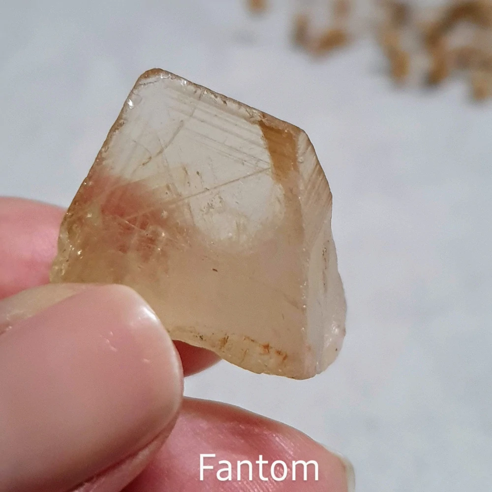 Citrín kundalini - vzácný surový mistrovský krystal v extra kvalitě z afrického Konga F. 12 g ~ Duha + Fantom 