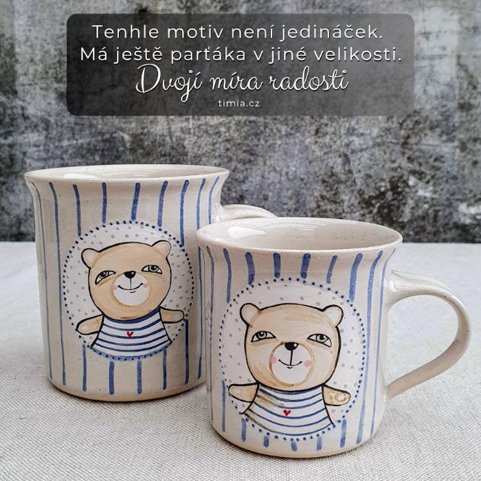 Malovaný keramický hrnek s medvídkem a s pruhy 350 ml