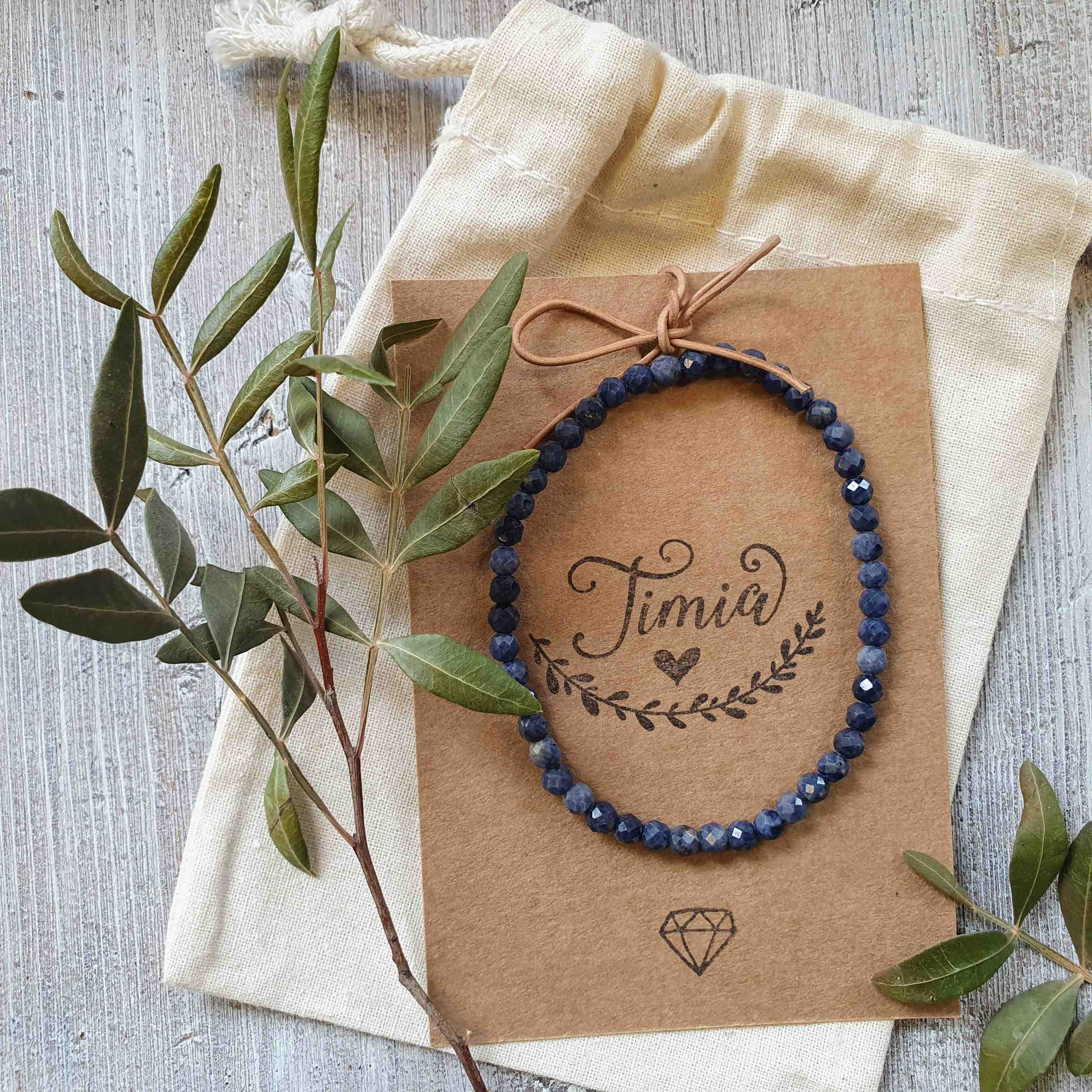 NÁRAMEK Z MINERÁLU SAFÍR FAZETOVANÝ 4 mm