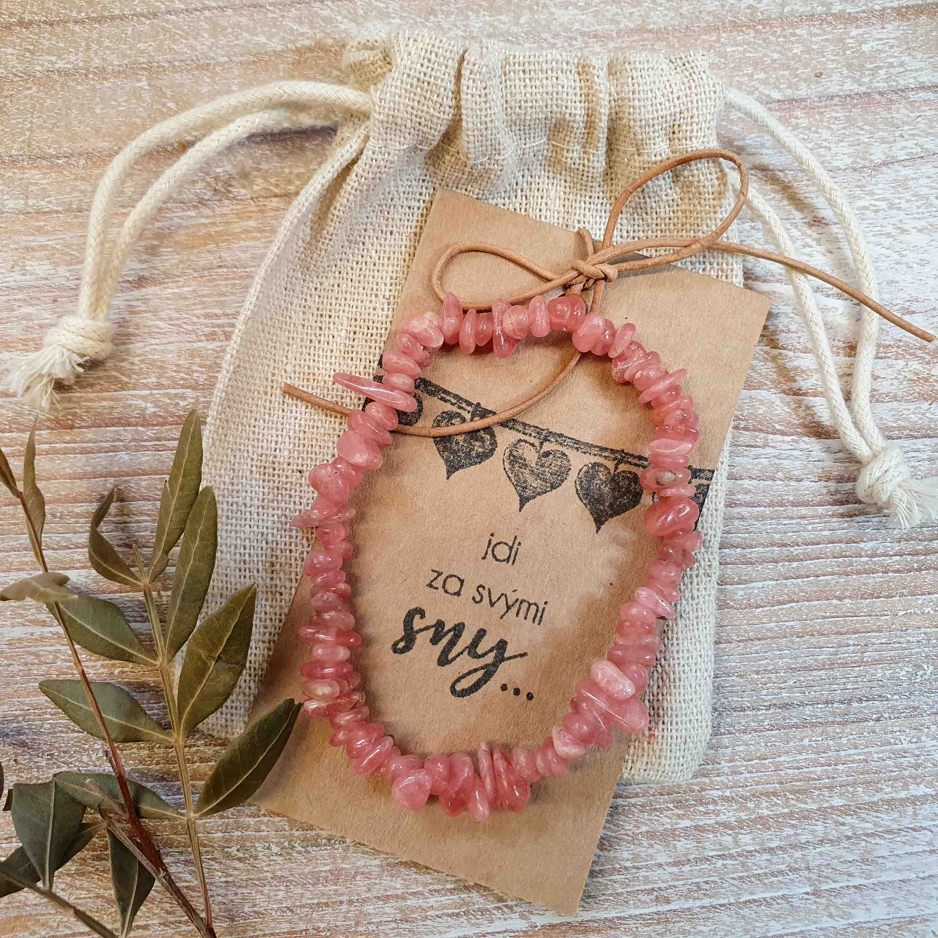 NÁRAMEK Z MINERÁLU RODOCHROZIT - SEKANÝ TROMLOVANÝ KAMÍNEK 