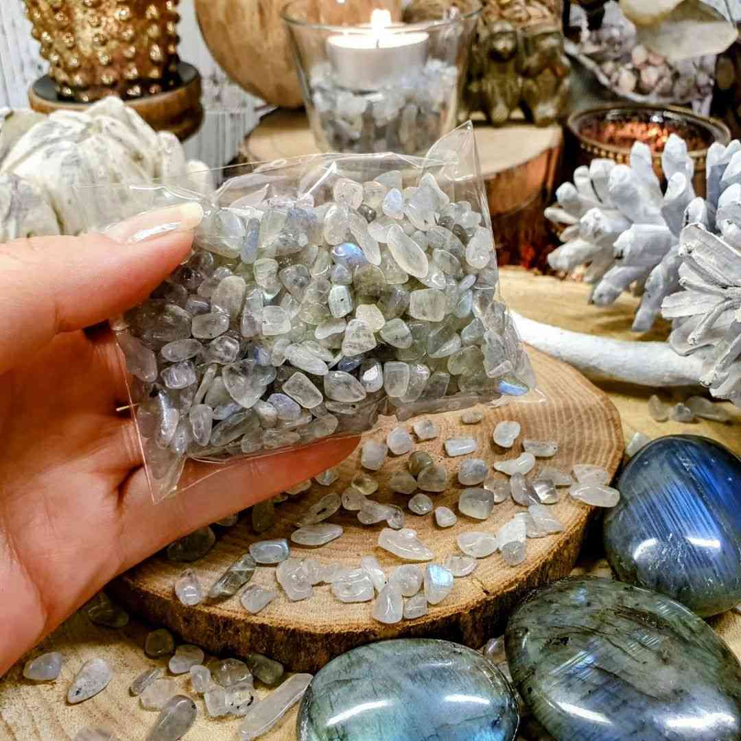 Labradorit - tromlovaný mini kamínek z Madagaskaru 100g