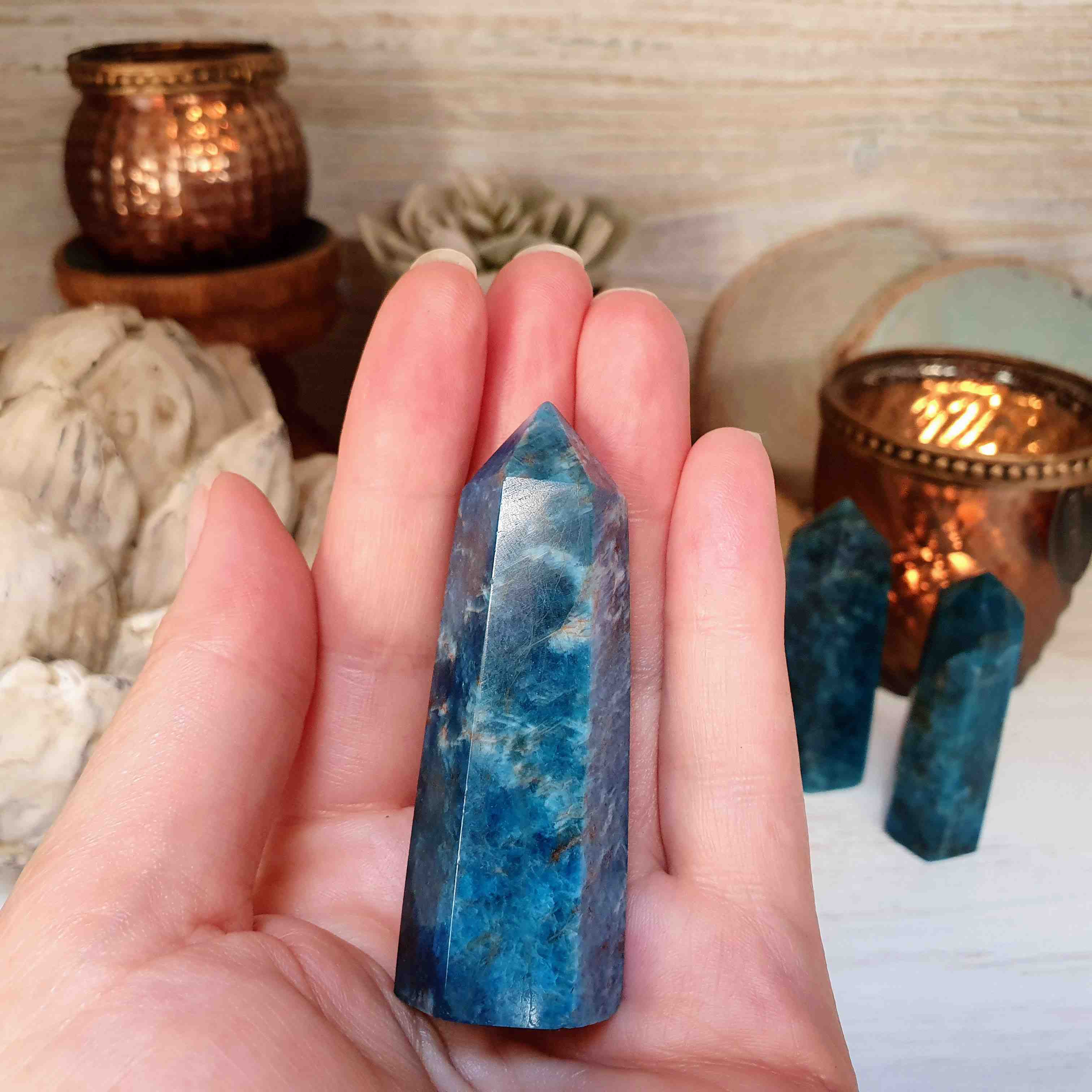 Apatit - broušený obelisk z Madagaskaru B. 70 g 