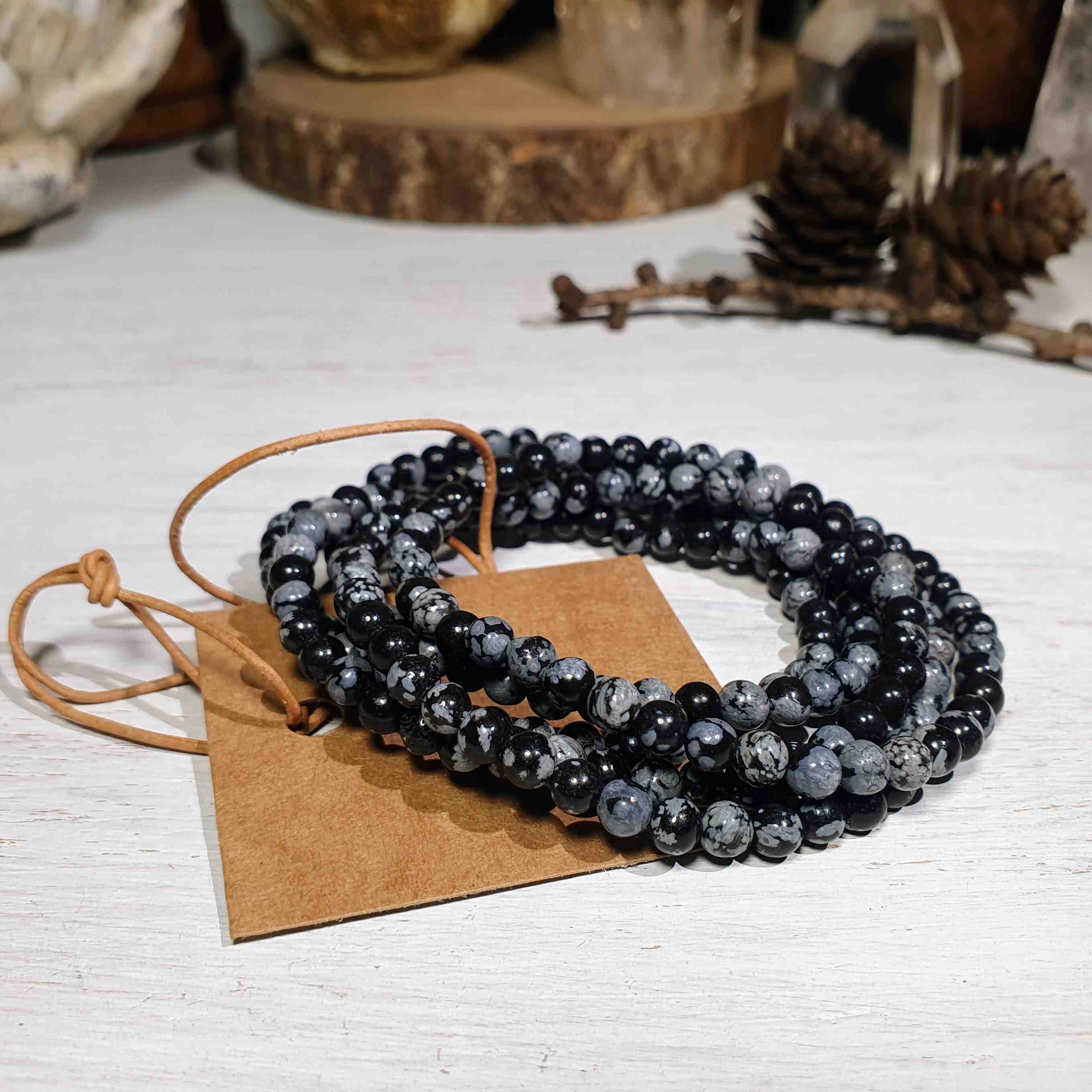 NÁRAMEK Z MINERÁLU OBSIDIÁN VLOČKOVÝ 4 mm