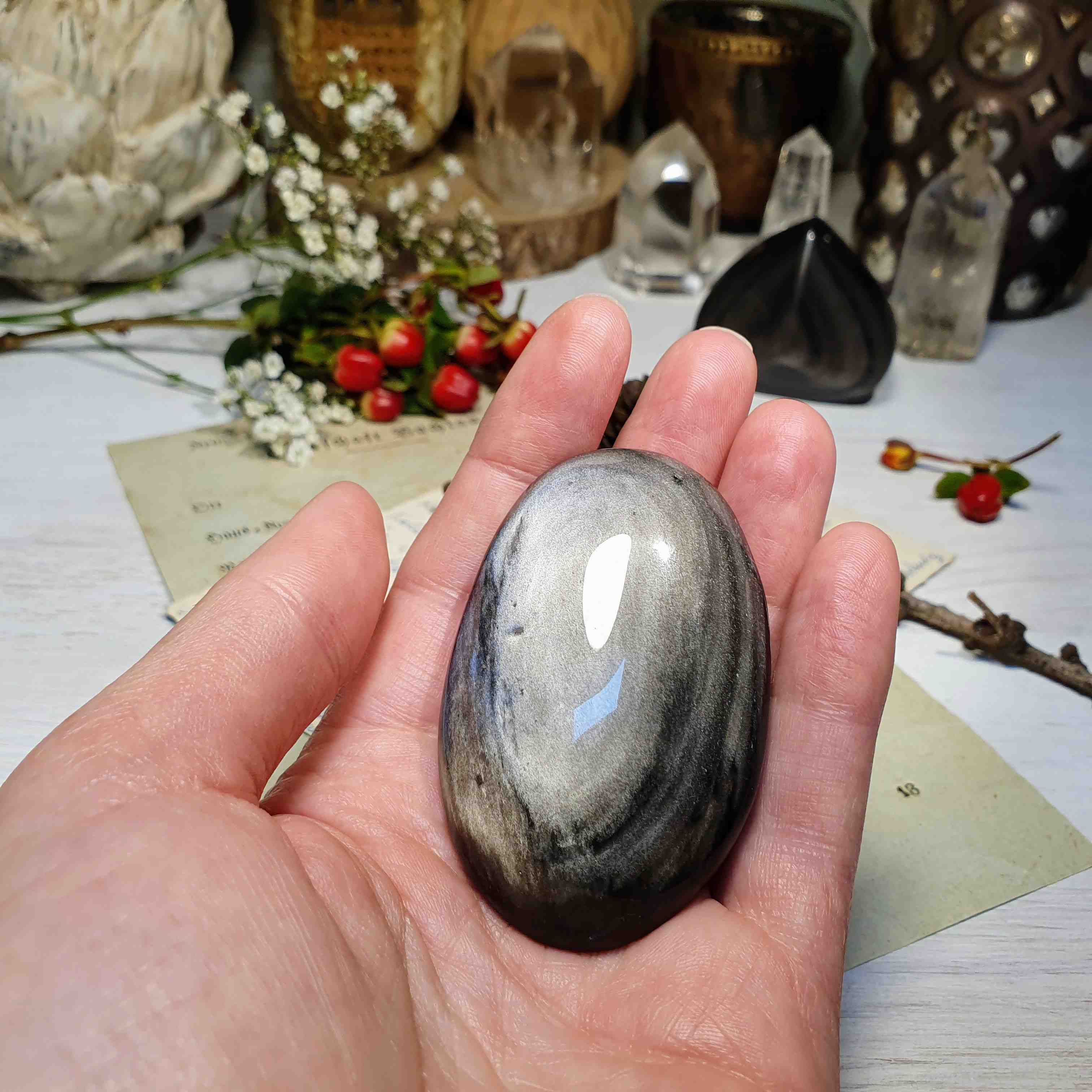 Obsidián stříbrný - ručně broušený a leštěný úhledný valounek - hmatka v extra kvalitě z Mexika E. 73 g 