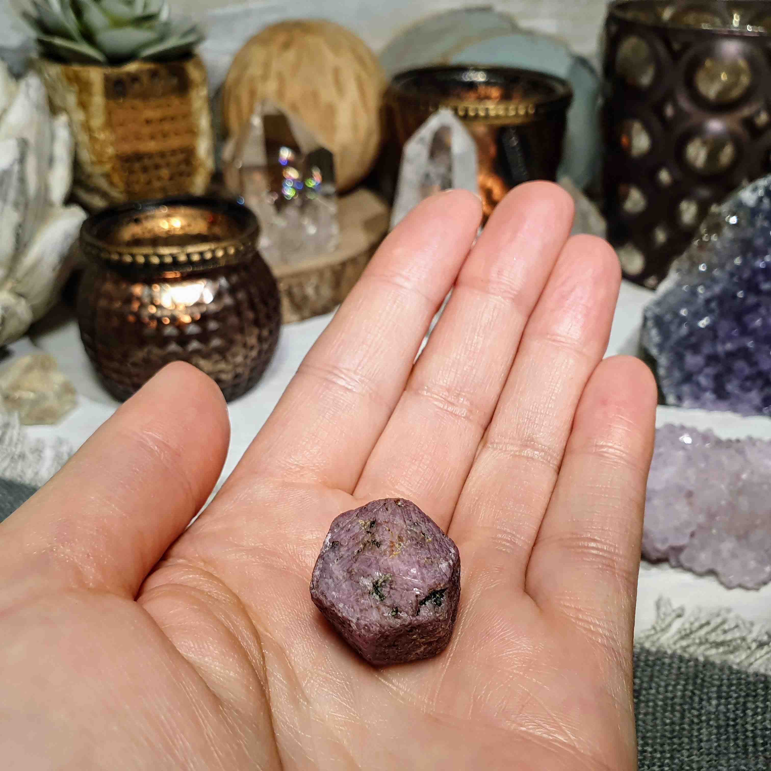 Rubín - surový krystal z Tanzánie J. 17 g 