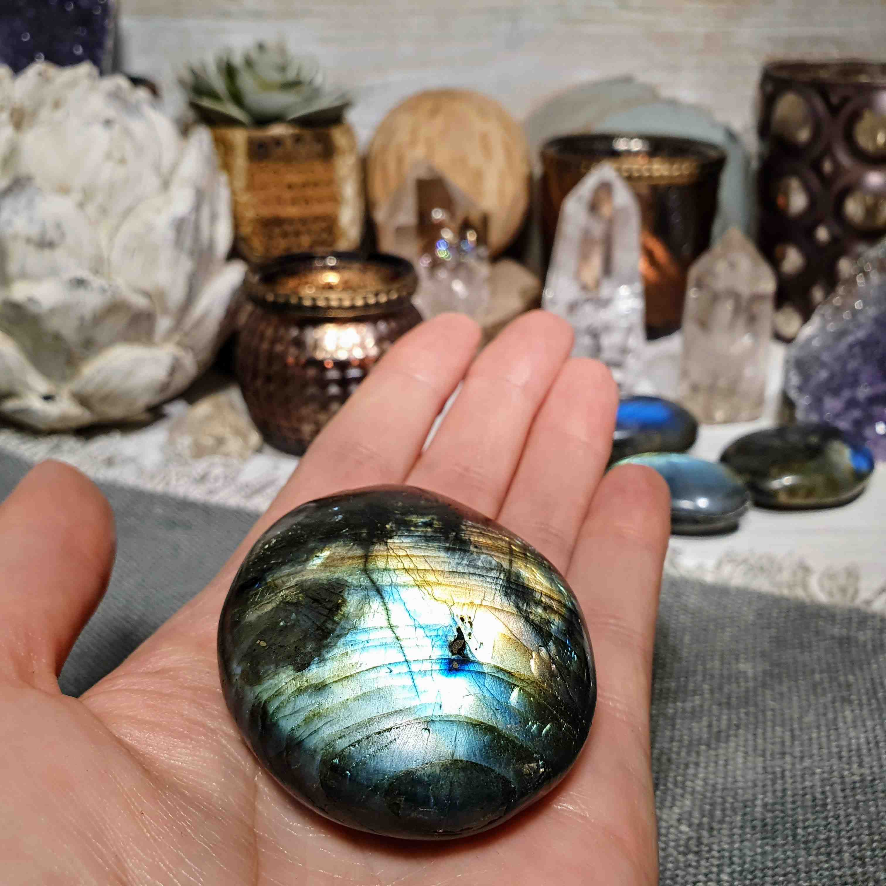 Labradorit - ručně tromlovaný kámen - oblázek z Madagaskaru D. 98 g 