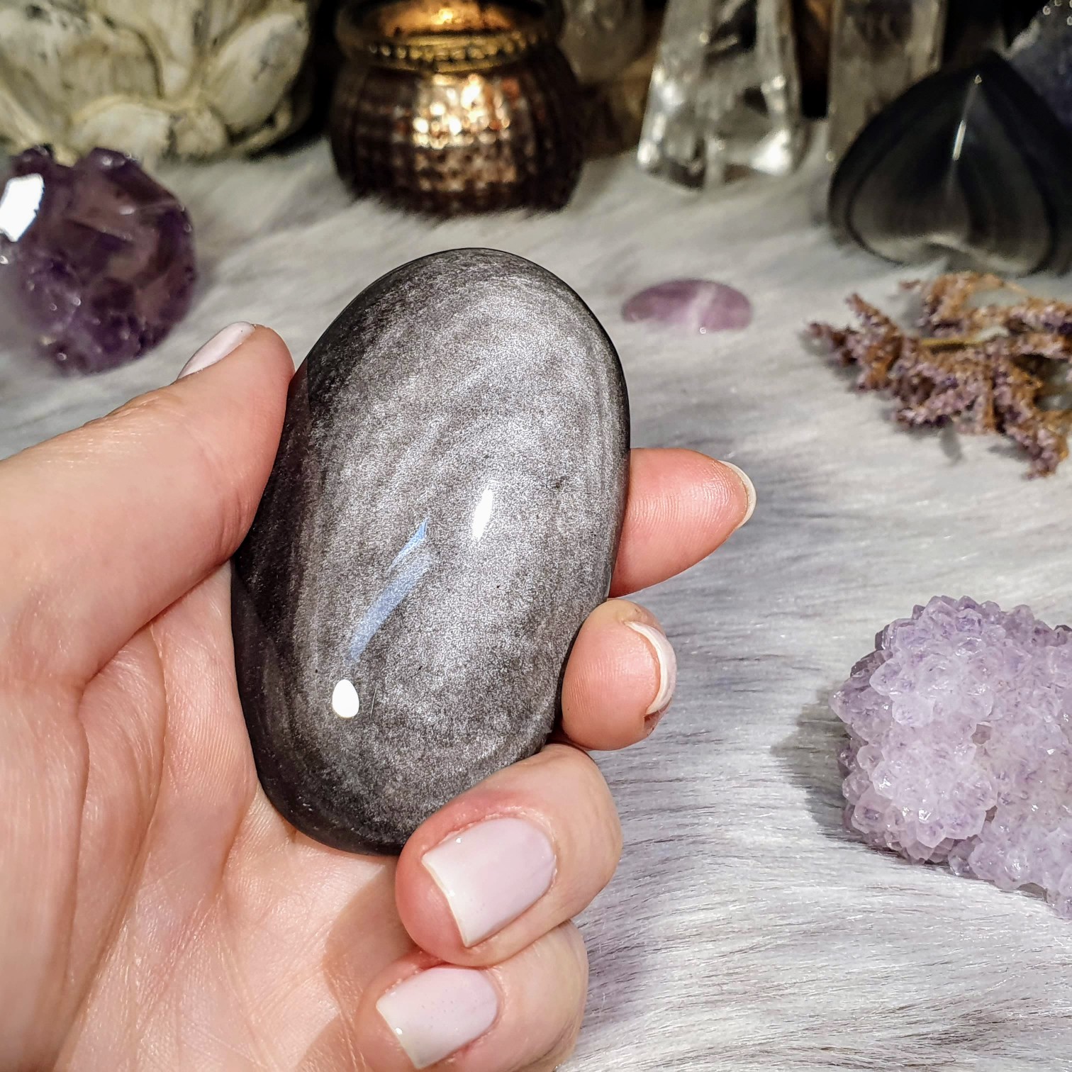 Obsidián stříbrný - ručně broušený a leštěný úhledný valounek - hmatka v extra kvalitě z Mexika A. 81 g 