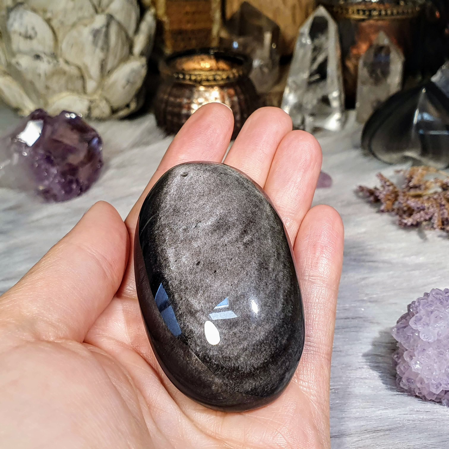 Obsidián stříbrný - ručně broušený a leštěný úhledný valounek - hmatka v extra kvalitě z Mexika B. 89 g
