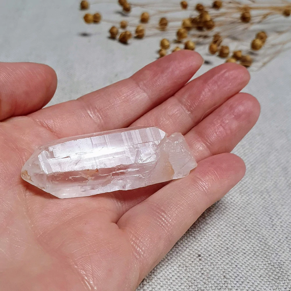 Křišťál - surový mistrovský krystal se sametově matným povrchem ~ mimořádný kus v extra kvalitě z Brazílie L2. 26 g ~ Elestial + inkluze hematitu + Dévický chrám