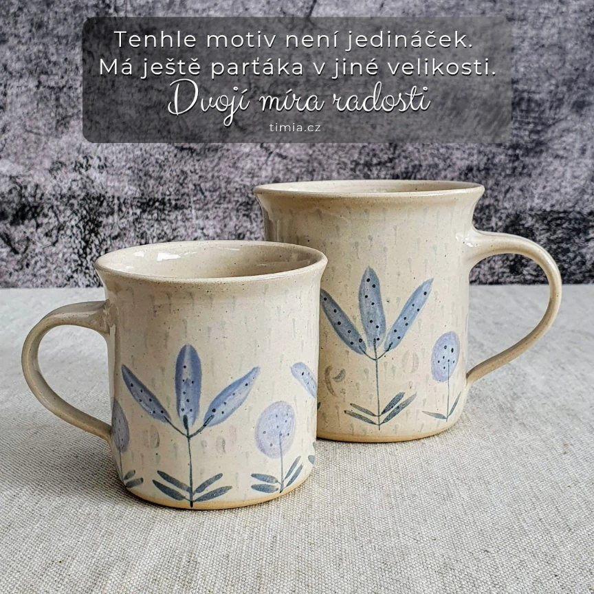 Malovaný keramický hrnek s květinou 350 ml