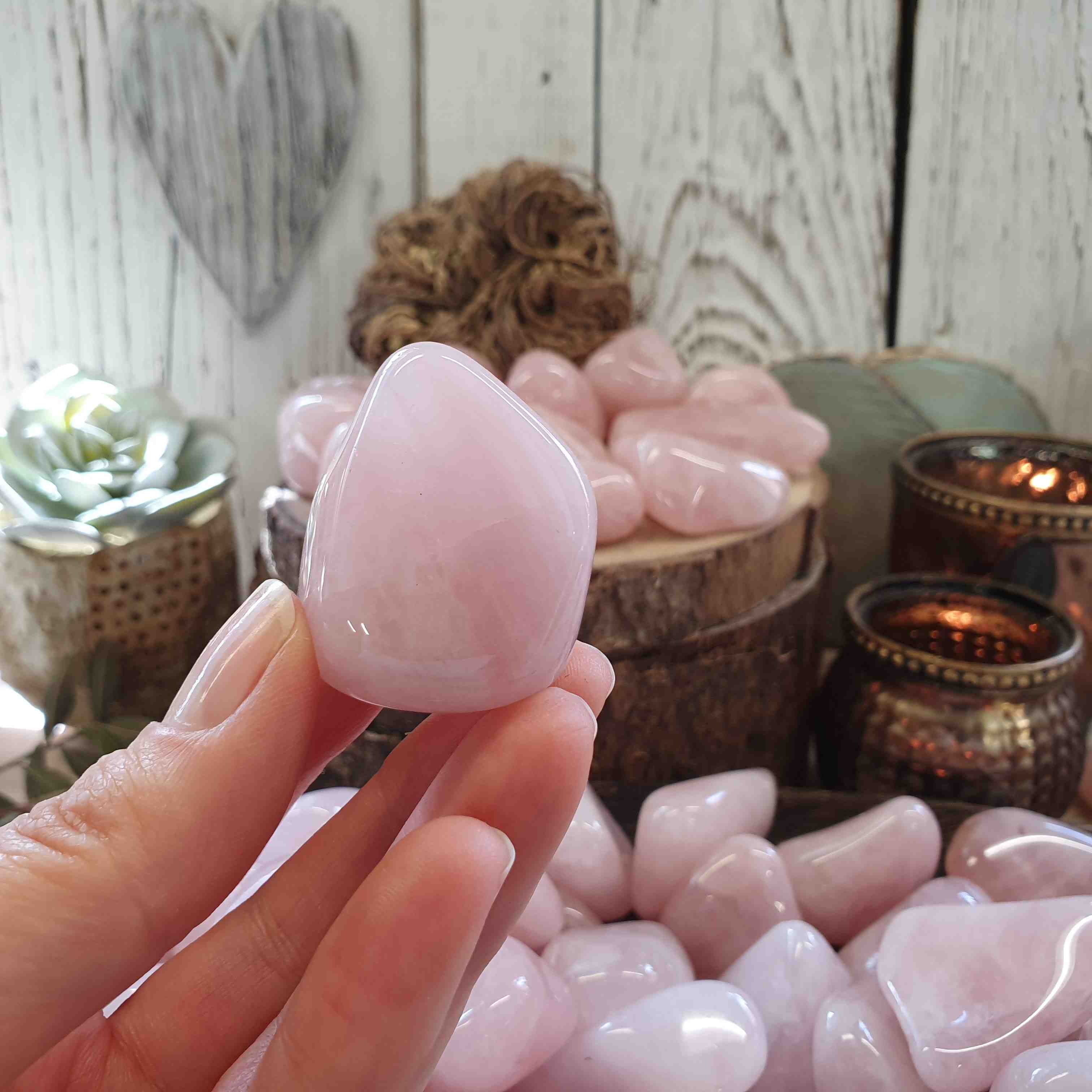 Růženín tromlovaný kámen z Namibie, 30 - 39 g 