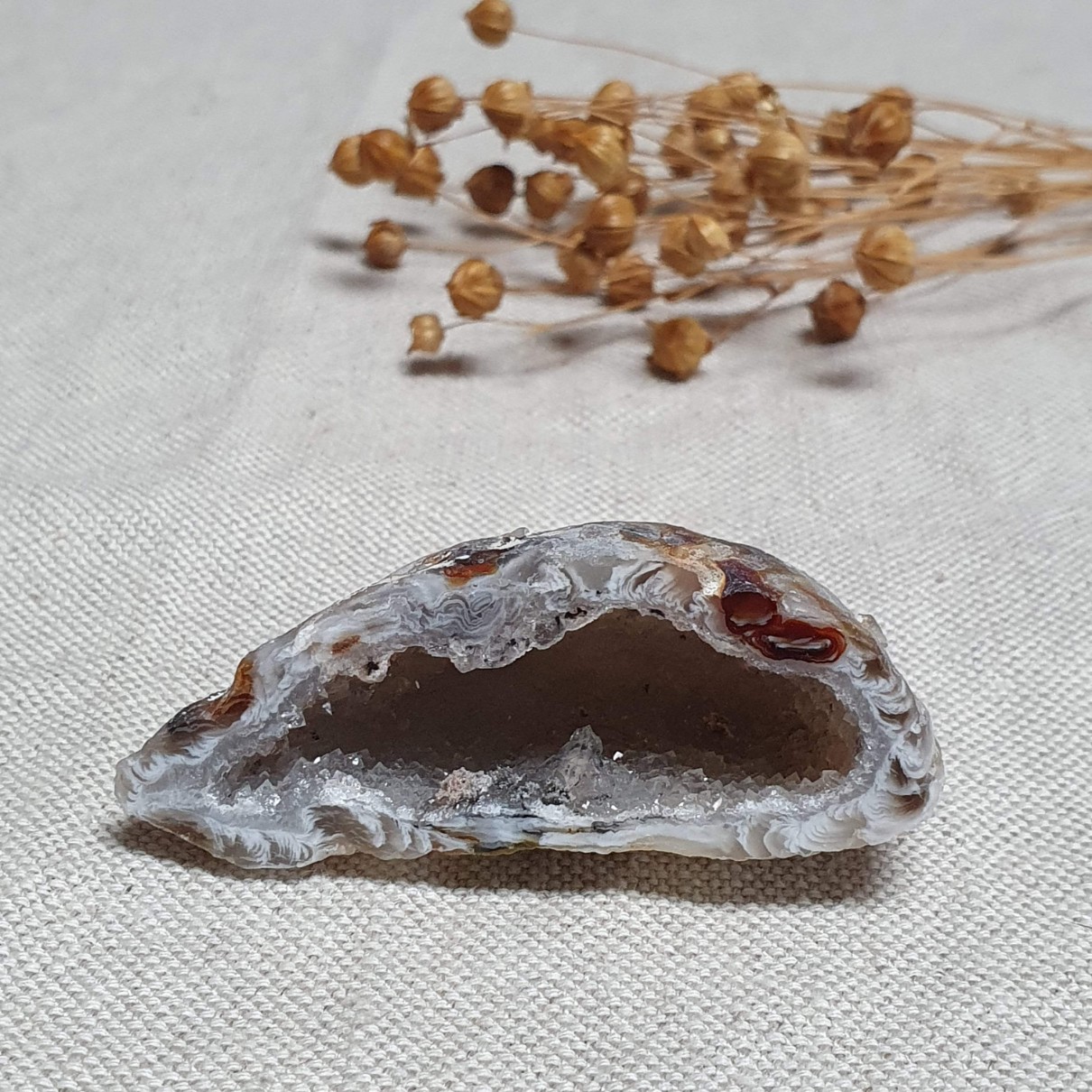 Peříčkový achát - jedna polovina leštěné geody v top kvalitě z Brazílie O. 40 g 