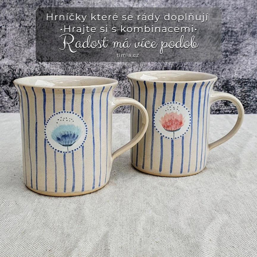 Malovaný keramický hrnek s květinou a s pruhy 350 ml