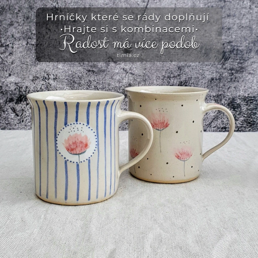 Malovaný keramický hrnek s květinou a s pruhy 350 ml