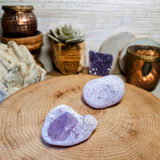 Meditační ametyst - broušený kámen s leštěným okýnkem z Brazílie K. 23 g 