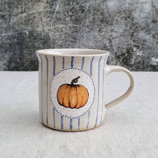 Malovaný keramický hrnek s dýní a s pruhy 200 ml 