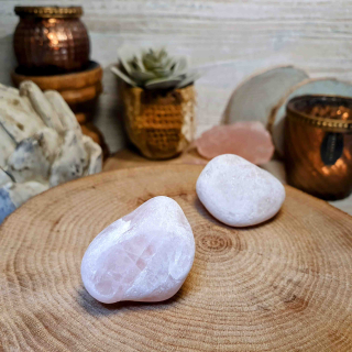 Meditační růženín - broušený kámen s leštěným okýnkem z Brazílie I. 28 g 