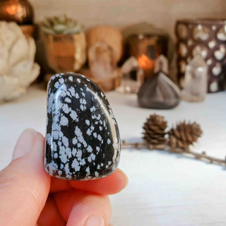 Obsidián vločkový - tromlovaný kámen z Utahu J. 39 g 