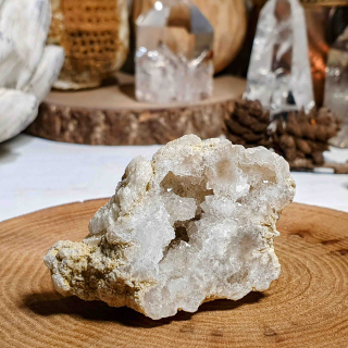 Křišťálová geoda - polovina zaleštěné přírodní geody z Maroka B. 51 g 