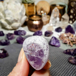 Meditační ametyst - broušený kámen s leštěným okýnkem z Brazílie J. 36 g 