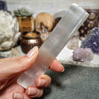 Selenit - surová hůlka z Maroka W. 65 g 12,5 cm