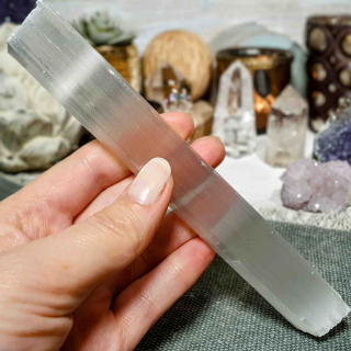 Selenit - surová hůlka z Maroka X. 116 g 16,5 cm
