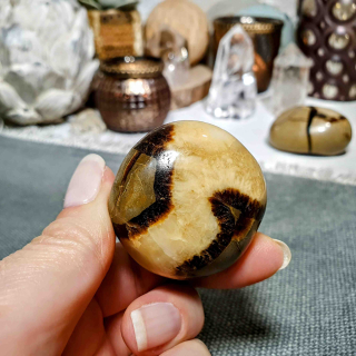 Septárie ~ dračí vejce ~ ručně leštěná konkrece z Madagaskaru F. 65 g