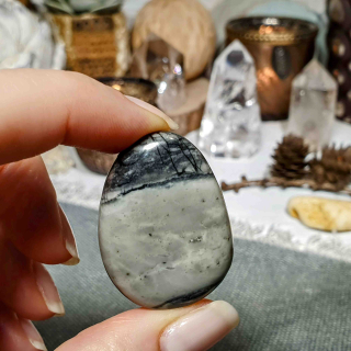 Jaspis Picasso - ručně broušená placička z Madagaskaru D. 26 g 