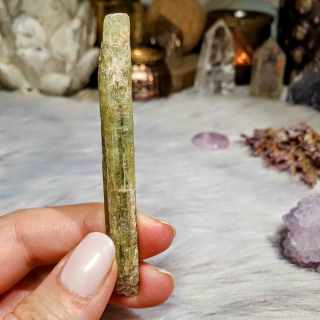 Kyanit zelený - pevná surová čepel z Brazílie I. 15 g 