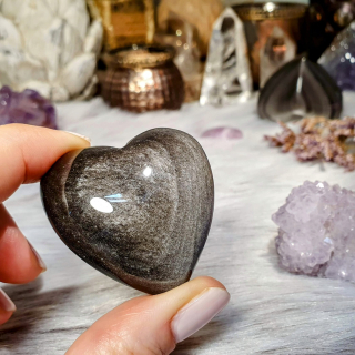 Srdce ze stříbrného obsidiánu - ručně broušená a leštěná hmatka v extra kvalitě z Mexika A. 55 g 