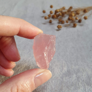 Růženín - surový kámen ve šperkové kvalitě z Brazílie S. 13 g