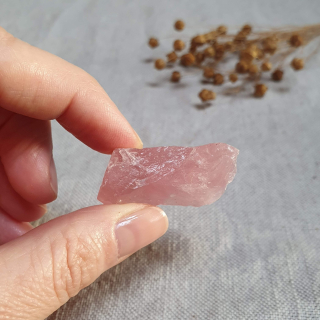 Růženín - surový kámen ve šperkové kvalitě z Brazílie V. 13 g