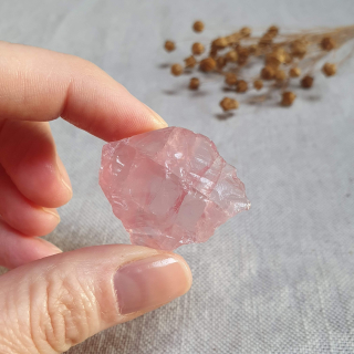 Růženín - surový kámen ve šperkové kvalitě z Brazílie X. 12 g