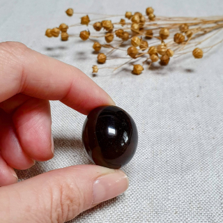 Záhněda tmavá - tromlovaný kámen v extra kvalitě z Brazílie O. 23 g 