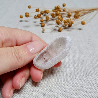 Meditační křišťál - broušený kámen s leštěným okýnkem z Brazílie I. 28 g 