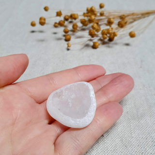 Meditační křišťál - broušený kámen s leštěným okýnkem z Brazílie G. 22 g 