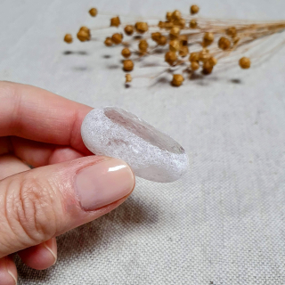Meditační křišťál - broušený kámen s leštěným okýnkem z Brazílie H. 20 g 