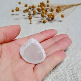 Meditační křišťál - broušený kámen s leštěným okýnkem z Brazílie K. 26 g 