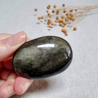 Obsidián zlatý - ručně broušený a leštěný úhledný valounek - hmatka v extra kvalitě z Mexika L. 60 g 