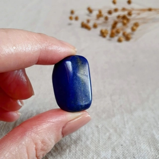 Lapis Lazuli - ručně tromlovaný kámen v extra kvalitě z Afghánistánu G. 10 g 