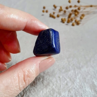 Lapis Lazuli - ručně tromlovaný kámen v extra kvalitě z Afghánistánu I. 16 g 