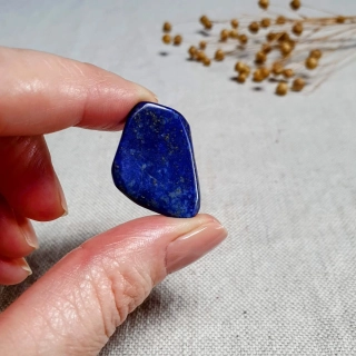 Lapis Lazuli - ručně tromlovaný kámen v extra kvalitě z Afghánistánu P. 6 g