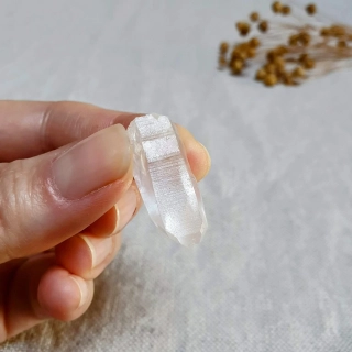 Lemurský krystal - malý surový krystal křišťálu z Brazílie A5. 6 g